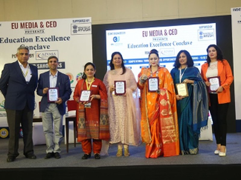 Kavleen Kaur Bhatia being felicitated at the EU Media and CED Education Excellence Conclave, Chandigarh